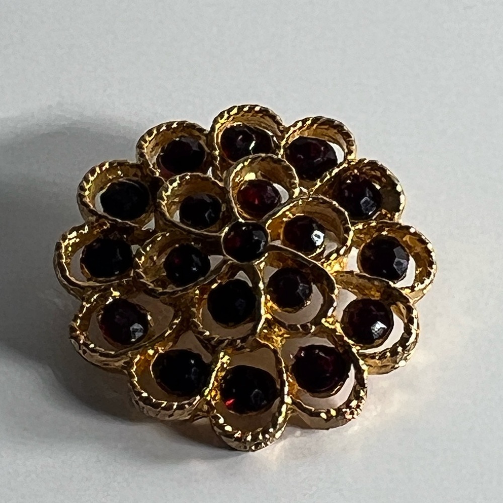 Vintage Red Stone Gold Tone Flower Brooch